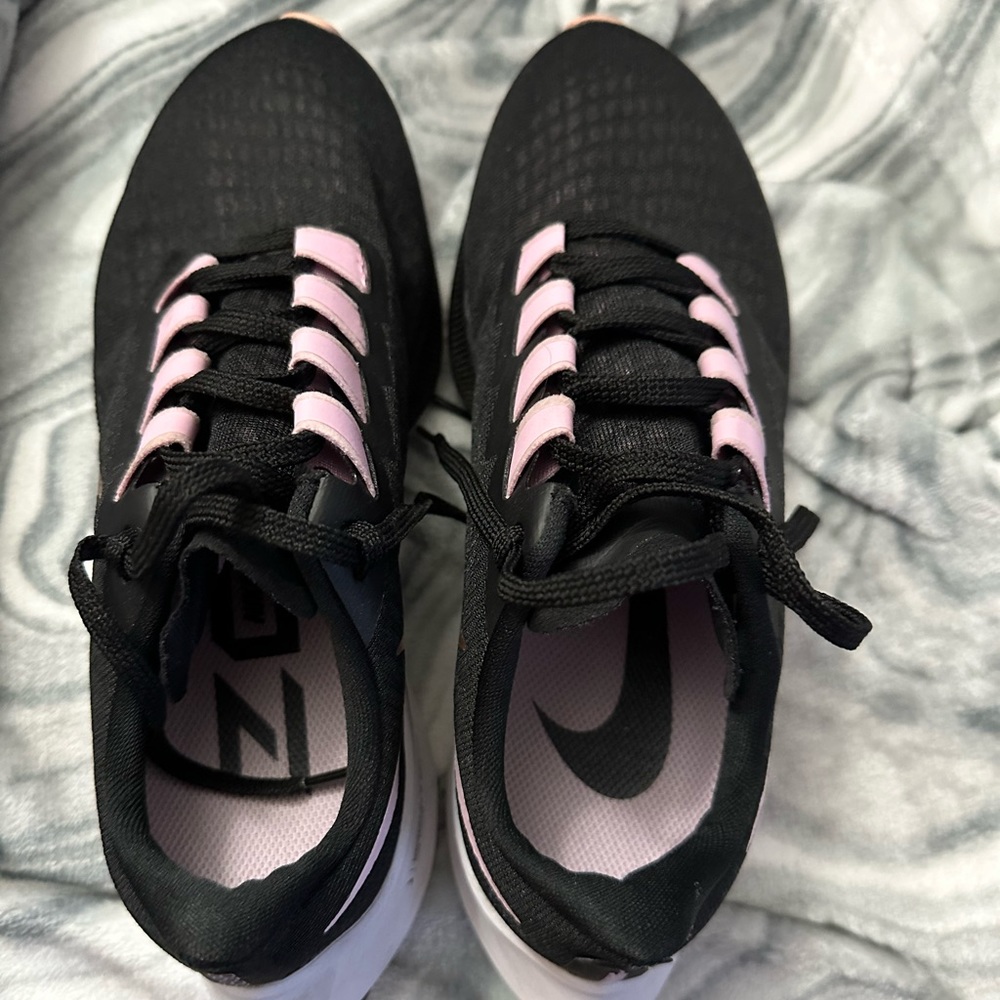 Women’s Nike Pegasus Zoom Size 8